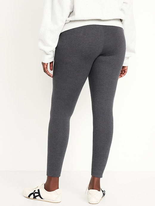 L'image numéro 6 présente Legging court en jersey à taille moyenne