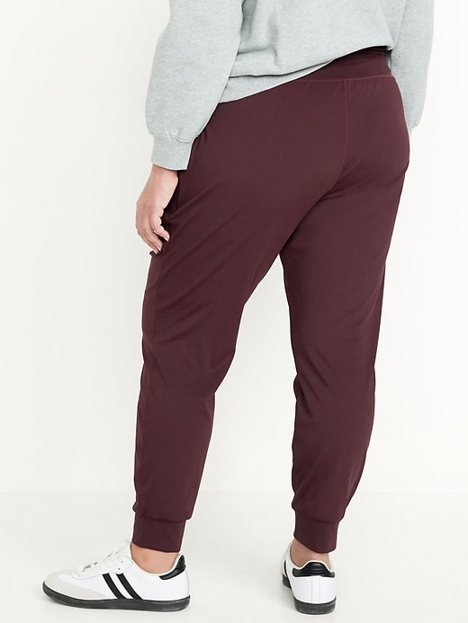 L'image numéro 7 présente Pantalon de jogging PowerSoft à couture et à taille haute