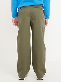 L'image numéro 2 présente Chino à jambe droite coupe généreuse pour Garçon