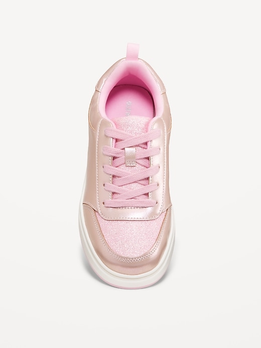 Voir une image plus grande du produit 2 de 4. Chaussures de sport basses brillantes pour Fille