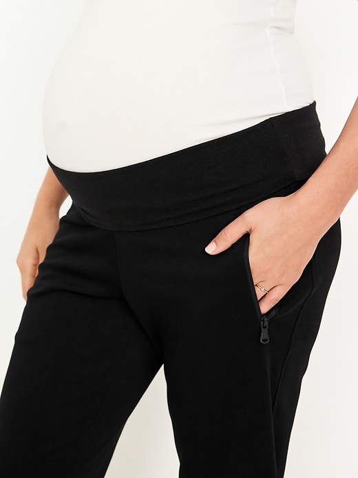 L'image numéro 5 présente Pantalon de jogging en Molleton dynamique à taille rabattable de maternité.