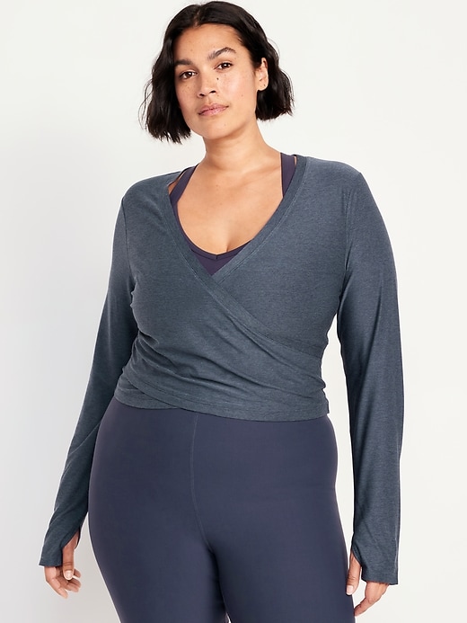 Image number 7 showing, CloudMotion Wrap-Front Top