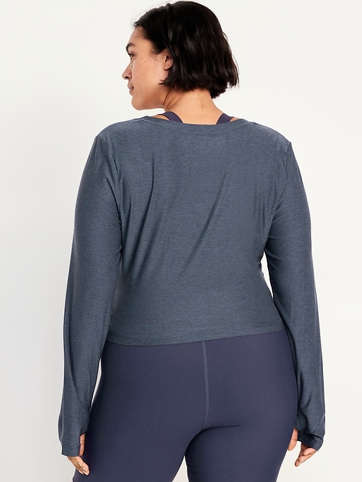 Image number 8 showing, CloudMotion Wrap-Front Top