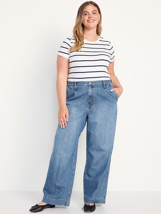 L'image numéro 6 présente Jean tailleur à coupe généreuse à jambe large et à taille très haute