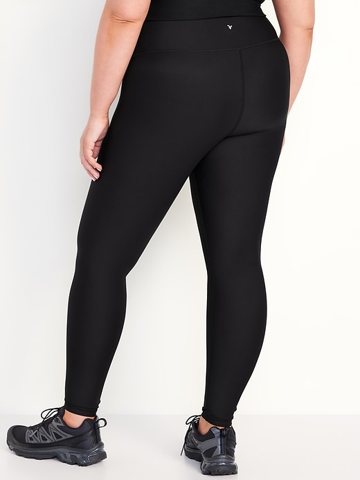 L'image numéro 7 présente Legging PowerSoft torsadé sur le devant à taille très haute