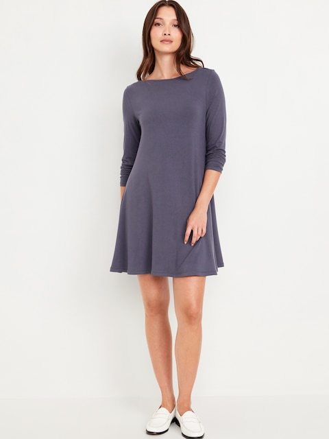 Robe courte trapèze à manches longues