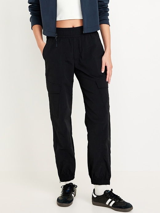 L'image numéro 1 présente Pantalon de jogging cargo à taille haute et à glissière aux chevilles pour Femme