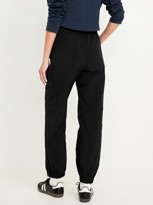 L'image numéro 7 présente Pantalon de jogging cargo à taille haute et à glissière aux chevilles pour Femme