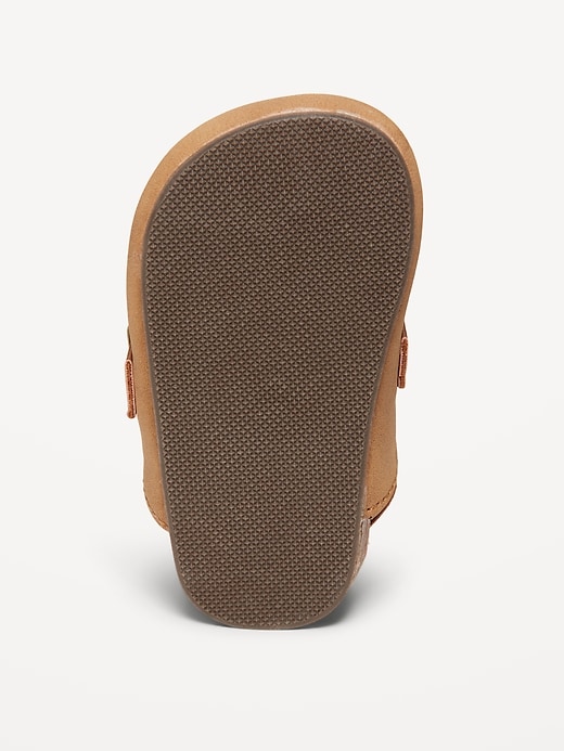 L'image numéro 4 présente Sabots en similisuède à boucle unisexe pour bébé