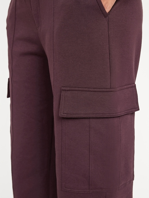 L'image numéro 3 présente Pantalon cargo en Molleton dynamique à taille haute