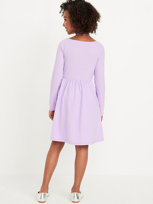 Voir une image plus grande du produit 2 de 4. Robe ajustée et évasée à encolure carrée à manches longues pour fille