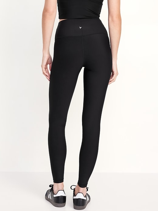 L'image numéro 2 présente Legging PowerSoft torsadé sur le devant à taille très haute