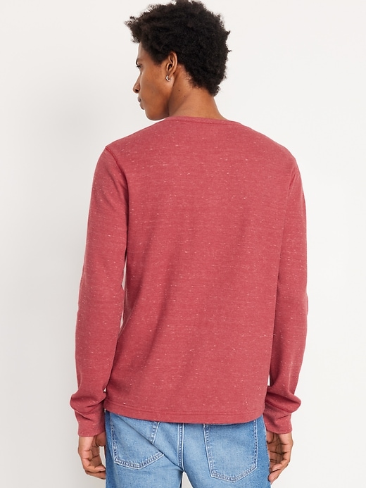 L'image numéro 8 présente T-shirt henley gaufré