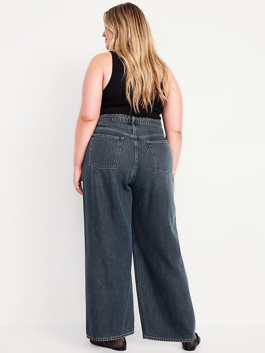 L'image numéro 7 présente Jean coupe généreuse jambe large à taille haute