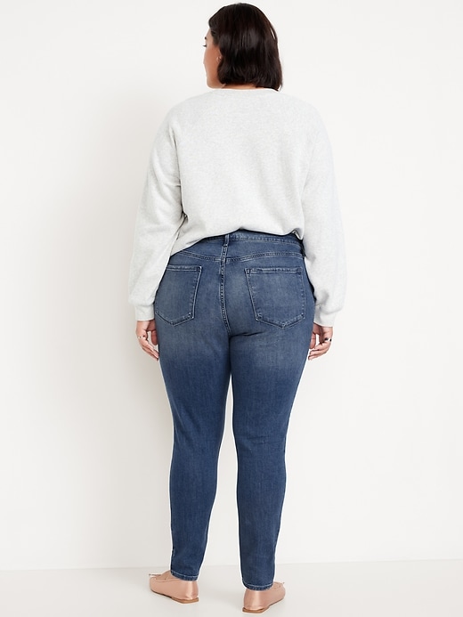 L'image numéro 8 présente Jean Wow super ajusté à taille haute