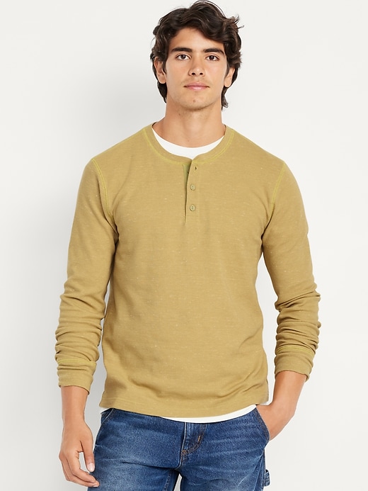 L'image numéro 1 présente T-shirt henley gaufré