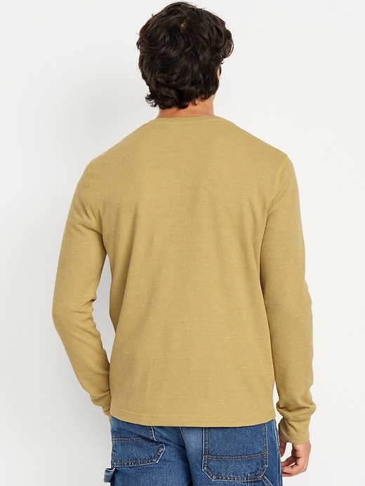 L'image numéro 5 présente T-shirt henley gaufré