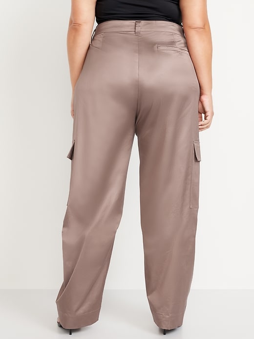 L'image numéro 8 présente Pantalon cargo coupe baril à jambe large et à taille très haute en satin