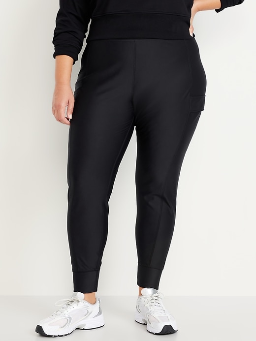 L'image numéro 6 présente Pantalon de jogging cargo court PowerSoft doublé douillet à taille très haute