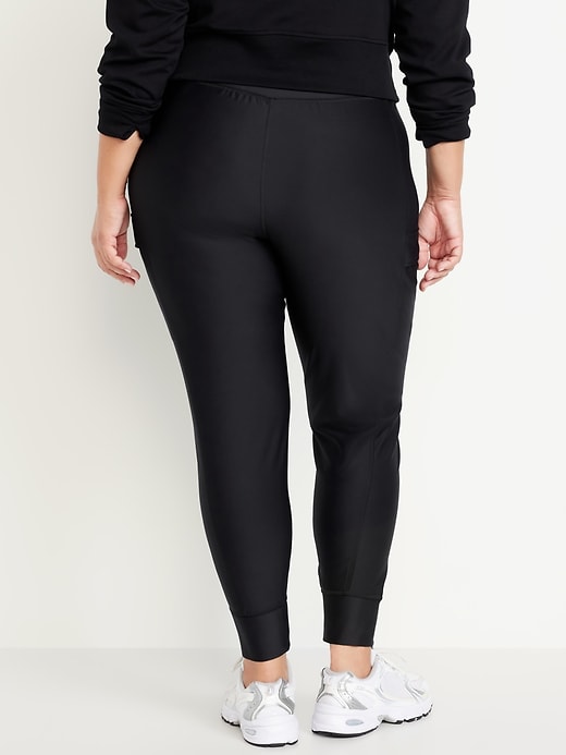 L'image numéro 7 présente Pantalon de jogging cargo court PowerSoft doublé douillet à taille très haute