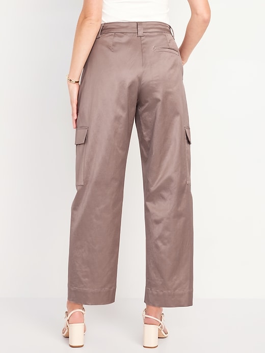 L'image numéro 2 présente Pantalon cargo coupe baril à jambe large et à taille très haute en satin