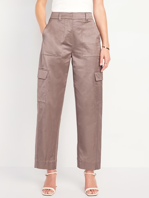 L'image numéro 1 présente Pantalon cargo coupe baril à jambe large et à taille très haute en satin