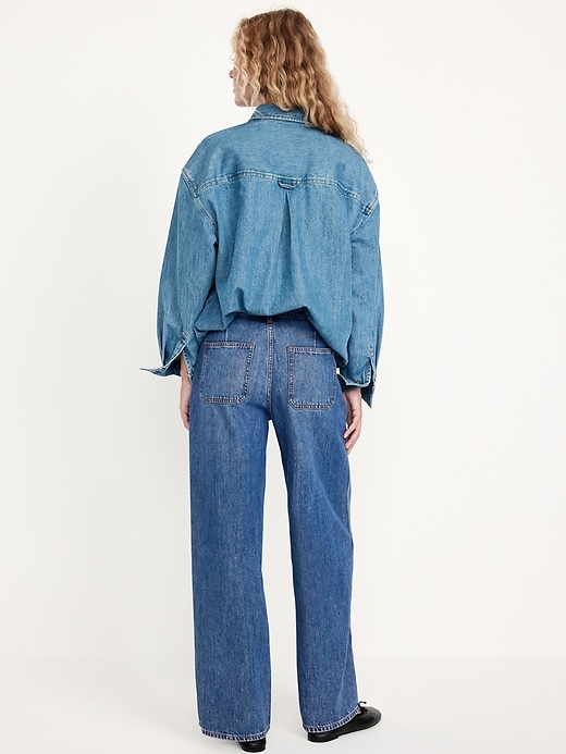 L'image numéro 4 présente Jean tailleur à jambe large et taille haute