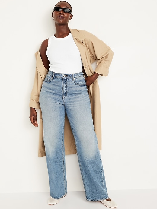 L'image numéro 3 présente Camisole courte moulante