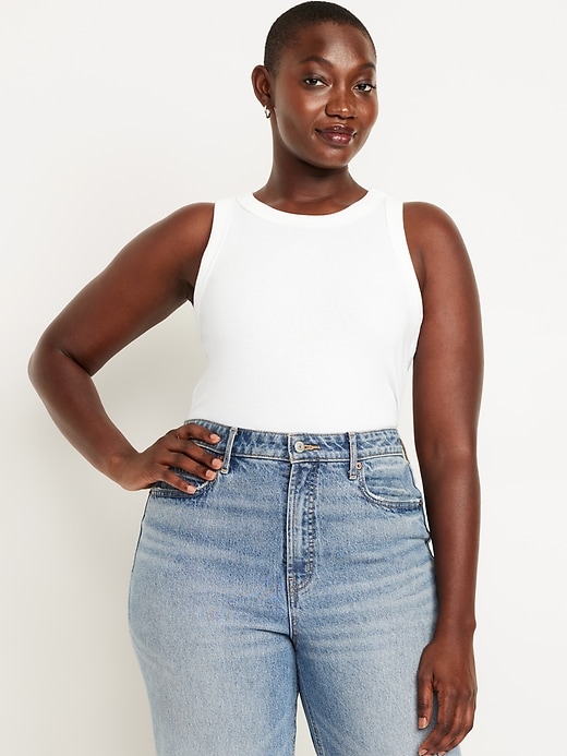 L'image numéro 4 présente Camisole courte moulante