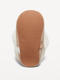 Voir une image plus grande du produit 4 de 4. Chaussons douillets en similifourrure pour bébé