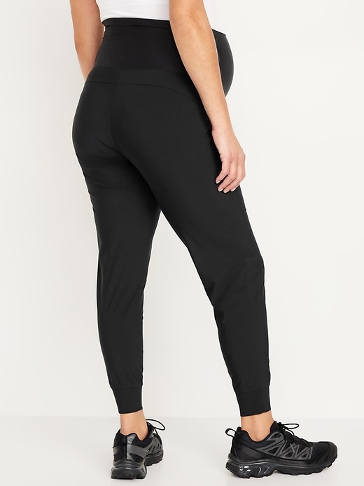 L'image numéro 3 présente Pantalon de jogging Tech élégant à taille rabattable de maternité