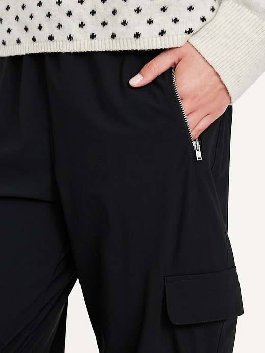 L'image numéro 3 présente Pantalon de jogging cargo Tech élégant à taille haute