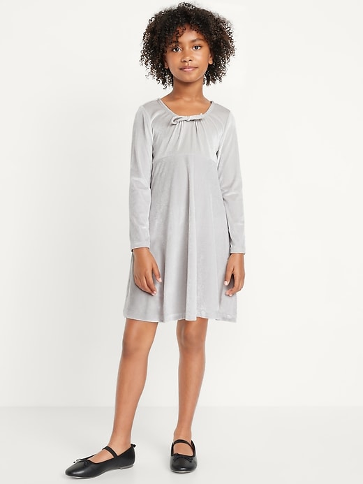 Voir une image plus grande du produit 1 de 3. Robe trapèze en velours à col écharpe à manches longues pour fille