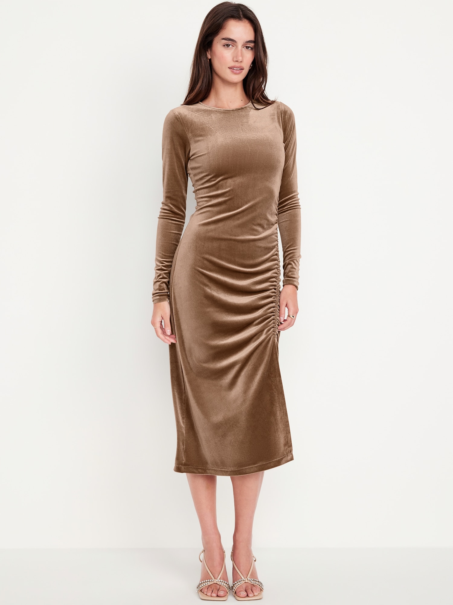 Robe mi-longue en velours froncé