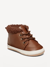 L'image numéro 1 présente Bottes en similicuir pour bébé