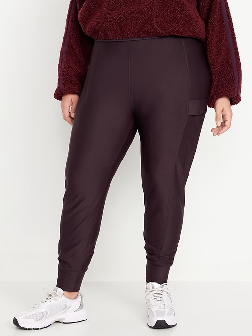 L'image numéro 6 présente Pantalon de jogging cargo court PowerSoft doublé douillet à taille très haute