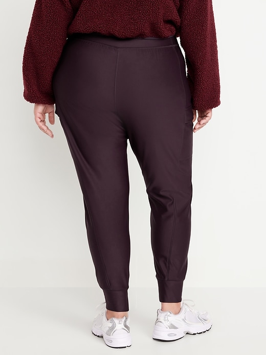 L'image numéro 7 présente Pantalon de jogging cargo court PowerSoft doublé douillet à taille très haute