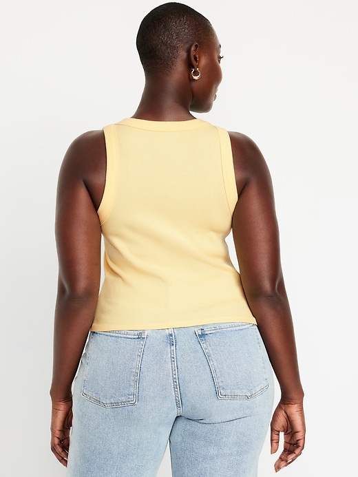 L'image numéro 6 présente Camisole courte moulante