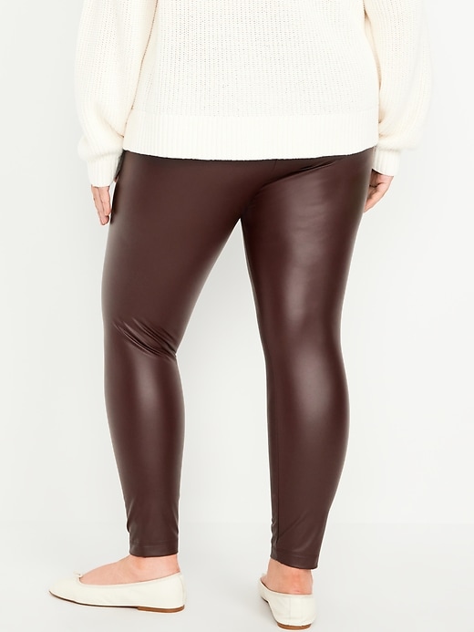 L'image numéro 7 présente Legging en similicuir à taille haute