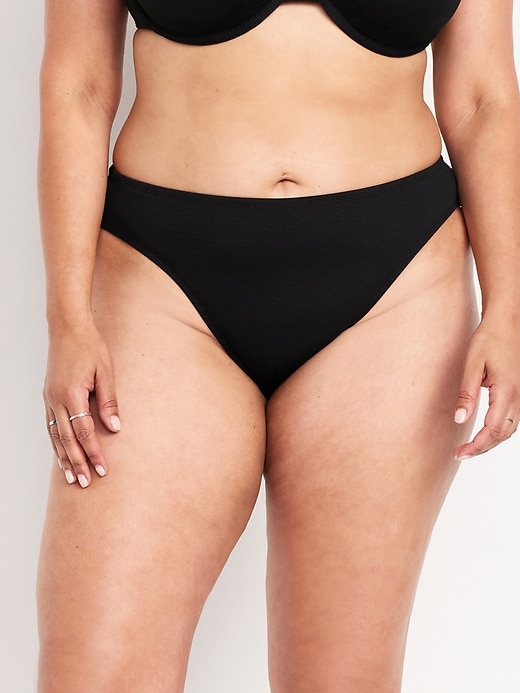 L'image numéro 7 présente Bas de bikini texturé à taille mi-basse