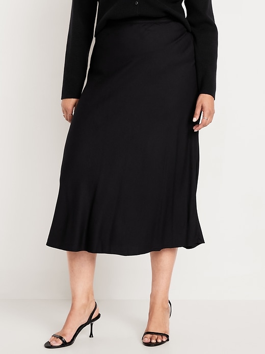 Image number 7 showing, High-Waisted Crepe Midi Skirt