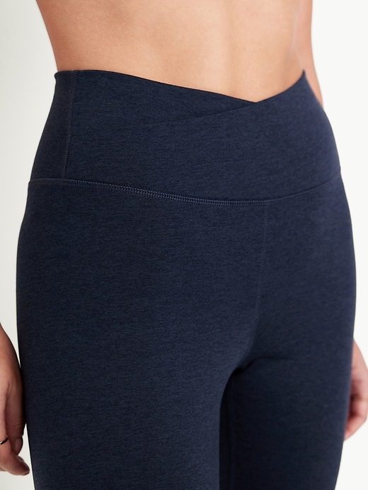 L'image numéro 3 présente Legging NuageConfo à taille très haute longueur 3/4
