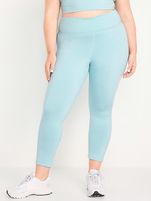 Image number 6 showing, Extra High-Waisted CloudComfy Crop Leggings