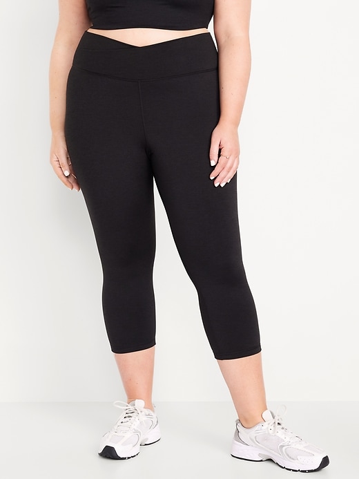 Image number 6 showing, Extra High-Waisted CloudComfy Crop Leggings