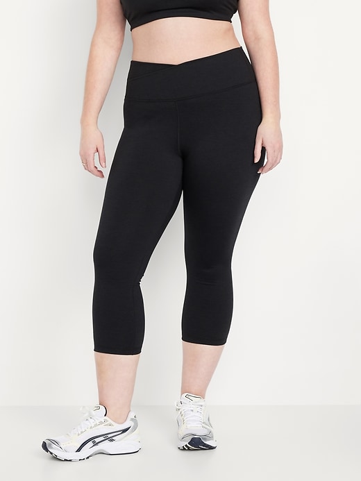 Image number 4 showing, Extra High-Waisted CloudComfy Crop Leggings