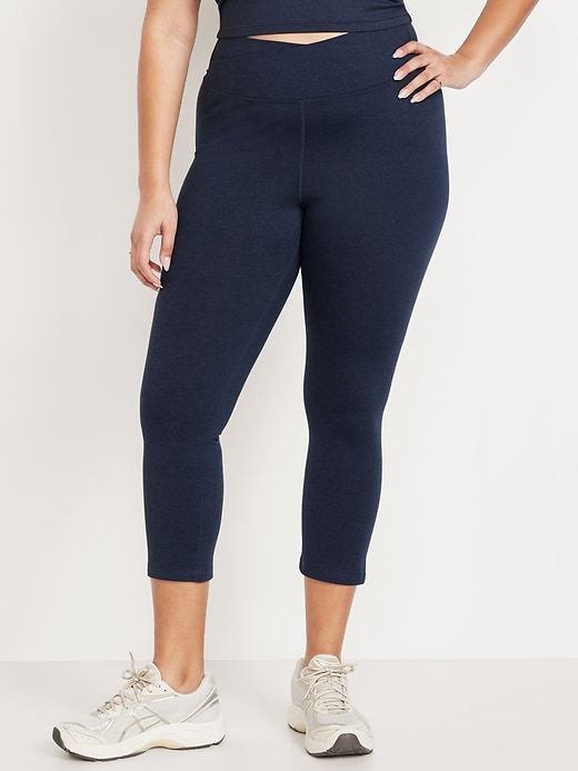 Image number 6 showing, Extra High-Waisted CloudComfy Crop Leggings