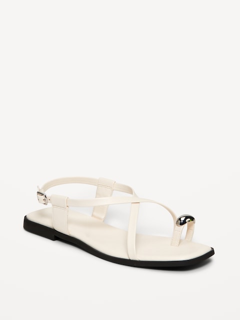 Sandales à brides en similicuir avec anneau d’orteil
