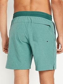 L'image numéro 2 présente Short de baignade hybride, entrejambe de 18 cm