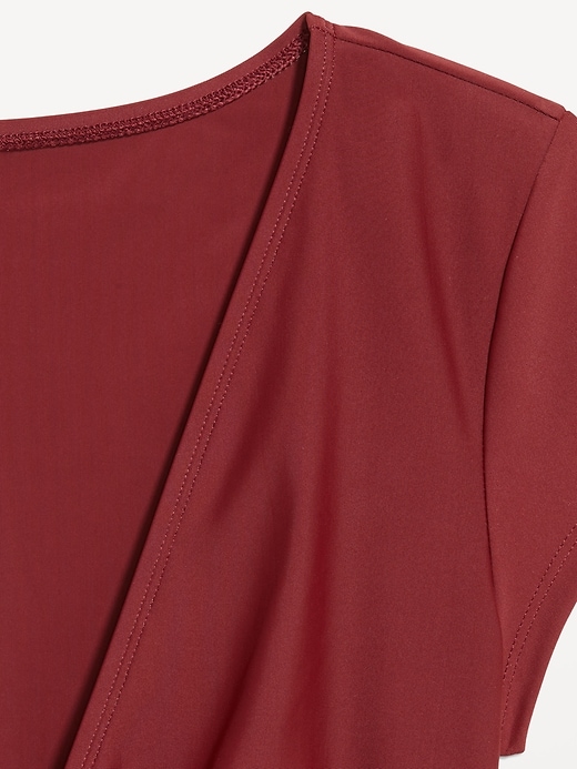 L'image numéro 9 présente Couvre-maillot noué à l’avant