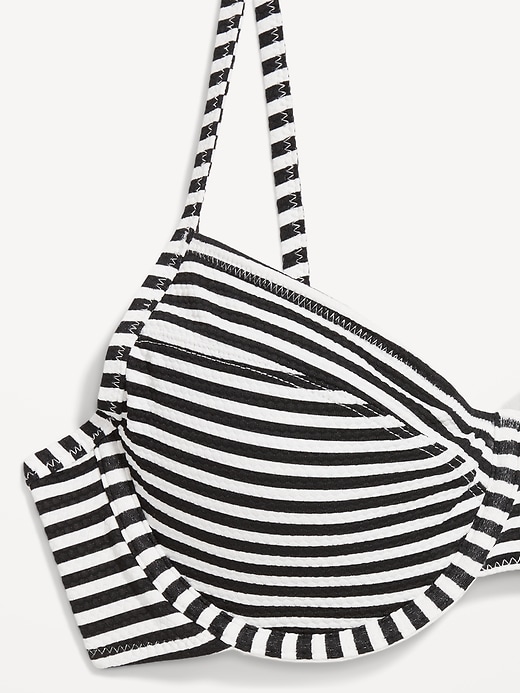 L'image numéro 9 présente Haut de maillot à armature et balconnet en tissu texturé